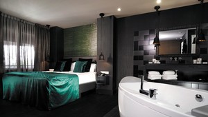 Oriental suite whirlpool